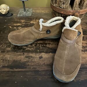 Easy Spirit Explore 24 Brown Ankle Boots